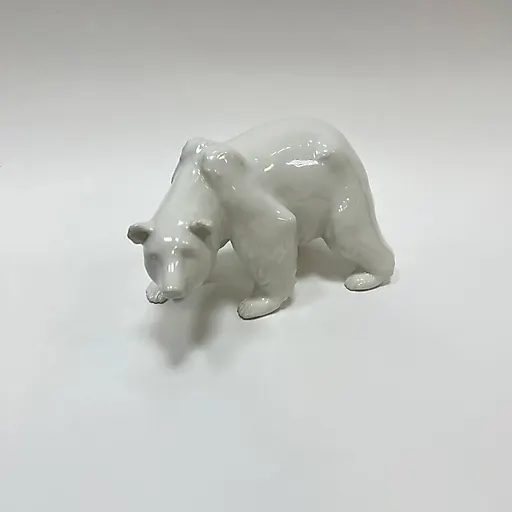 Фарфоровая статуэтка "Медведь" 1920-х годов KPM Германия