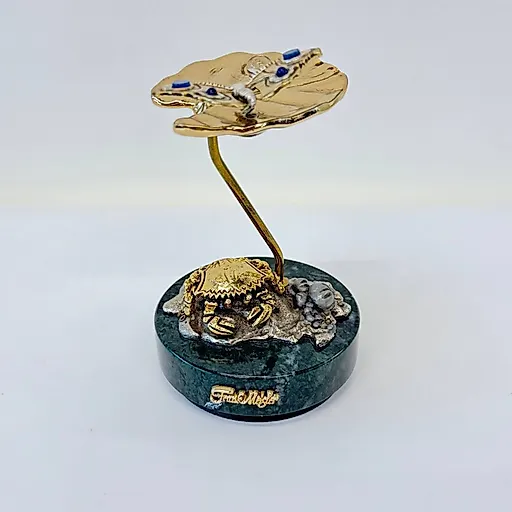 Металлическая скульптура «Бабочка на кувшинке» — Франк Майслер, Англия