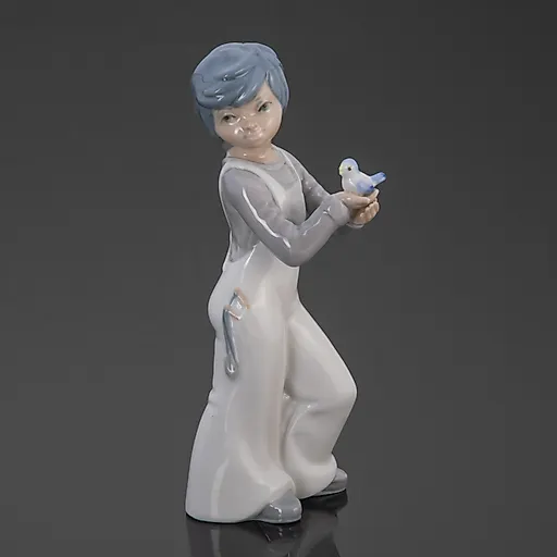 Фарфоровая статуэтка Casades "Мальчик с птицей", Испания, 1980-2000 гг.