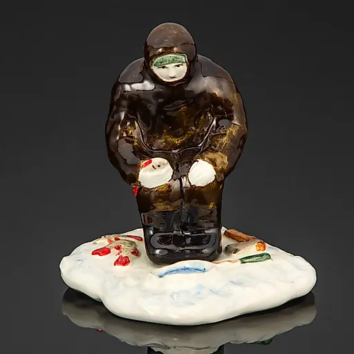 Фаянсовая статуэтка "Рыбак" авторства Л. Беляковой с росписью Р.И. Холомкиной, Конаковский завод, 2023 г.