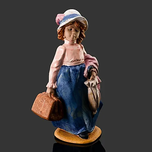 Статуэтка "Девушка с саквояжем и зонтиком" из искусственного камня с росписью, Nadal, Испания, 1970-2000 гг.