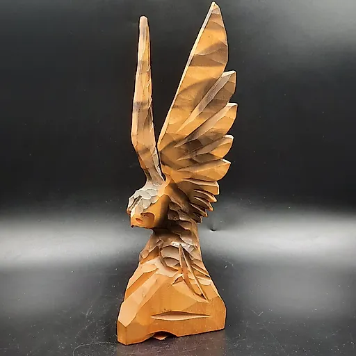 Резная деревянная статуэтка "Орёл", фабрика "Закарпатский сувенир", СССР, 1977 год