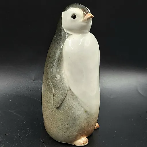 Фарфоровая статуэтка "Пингвин" скульптора Веселова, ЛФЗ, СССР, 1970-1992 гг.