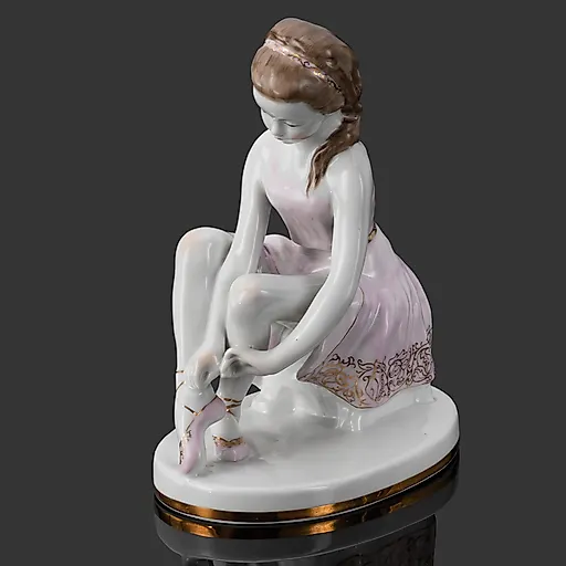 Фарфоровая статуэтка «Юная балерина» по детскому образу актрисы Т.Л. Пилецкой, скульптор А.Ф. Пахомов, роспись Е.Н. Лупанова, ЛФЗ, СССР, 1950-1960-е гг.