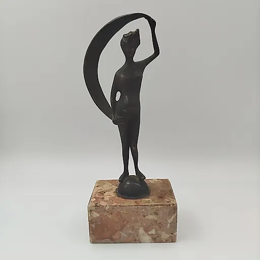 Скульптура 'Обнаженная на шаре' из металла и искусственного камня, Европа, конец XX - начало XXI века