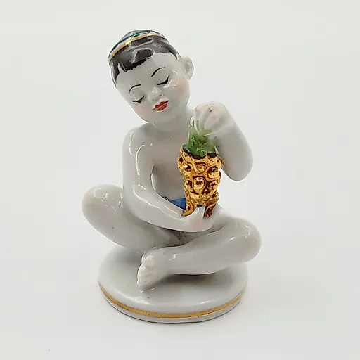 Фарфоровая статуэтка "Мальчик с виноградом" ЛФЗ СССР 1950-1960 гг.