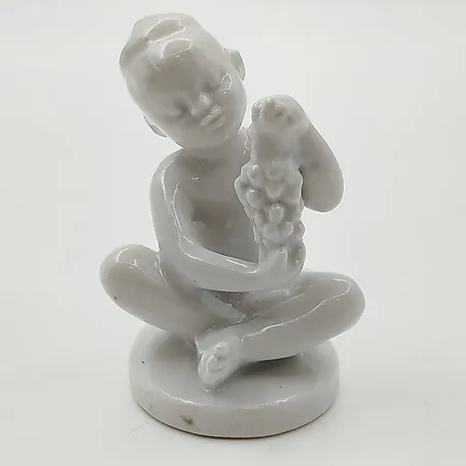 Фарфоровая статуэтка "Мальчик с виноградом" ЛФЗ, СССР, 1950-1960 гг.