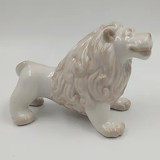 Фарфоровая статуэтка «Лев» авторства Н. Сердюкова, ЛЗФИ, СССР, 1950-1980 гг.