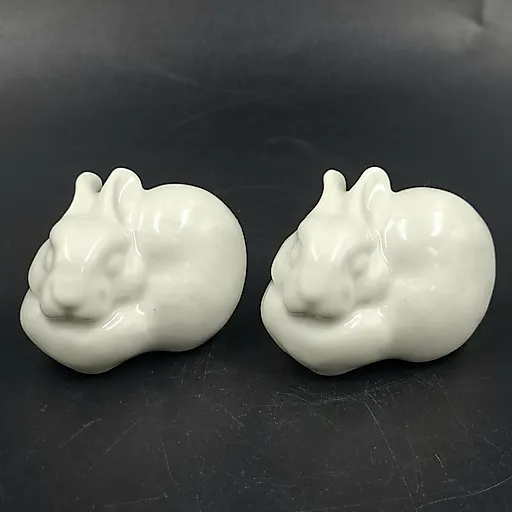 Парные фарфоровые статуэтки 'Маленький зайчик' скульптора Чарушина, ЛФЗ, СССР, 1950-е