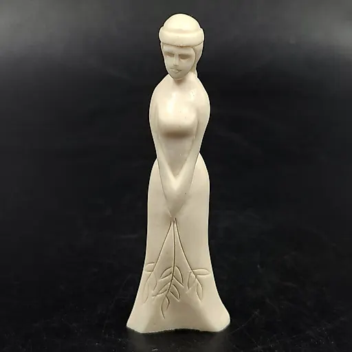 Резная костяная статуэтка «Девушка», СССР, 1970-1990 гг.