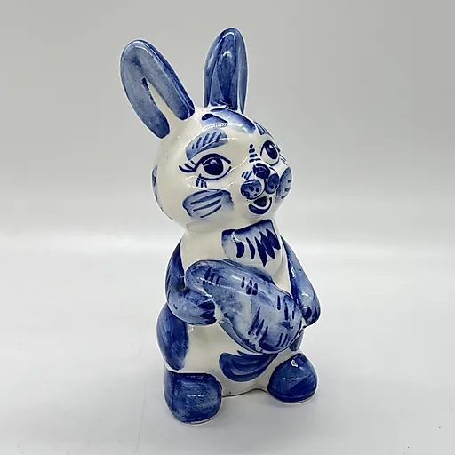 Фарфоровая статуэтка "Зайчик с морковкой" в стиле Гжель, Россия, 1991-2010 гг.