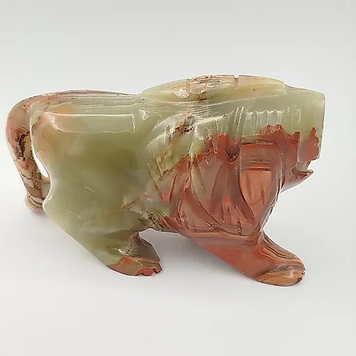 Резная статуэтка льва из оникса, Азия, XXI век