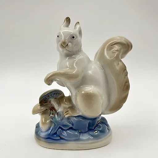 Фарфоровая статуэтка "Белка" скульптора Бессарабовой, Турыгинский завод (Гжель), СССР, 1950-1960-е годы
