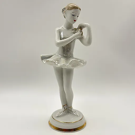 Фарфоровая статуэтка "Балерина с цветком" О. С. Артамоновой, ДФЗ Вербилки, СССР, 1950-е