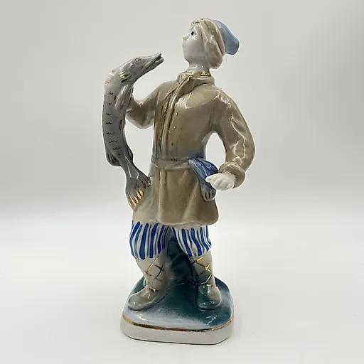 Фарфоровая статуэтка "Емеля со щукой" авторства Т. Н. Сапожниковой, Турыгинский завод (Гжель), СССР, 1970-1990 гг.