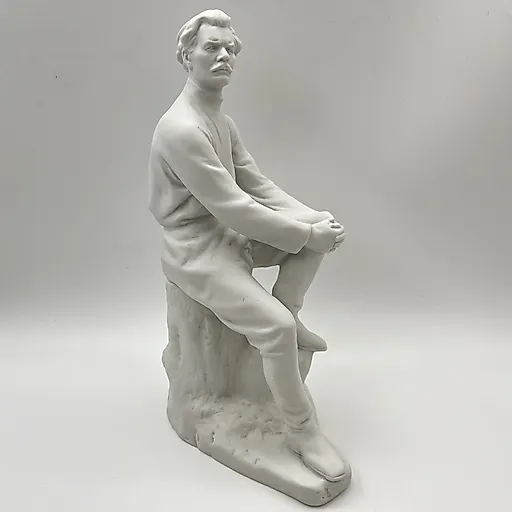 Бисквитная статуэтка Максима Горького авторства В.Г. Стамова, ЛФЗ, СССР, 1950-1960-е годы