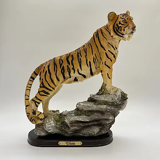 Статуэтка Тигр на скале, пластик, Dim, Азия, 2010-2020