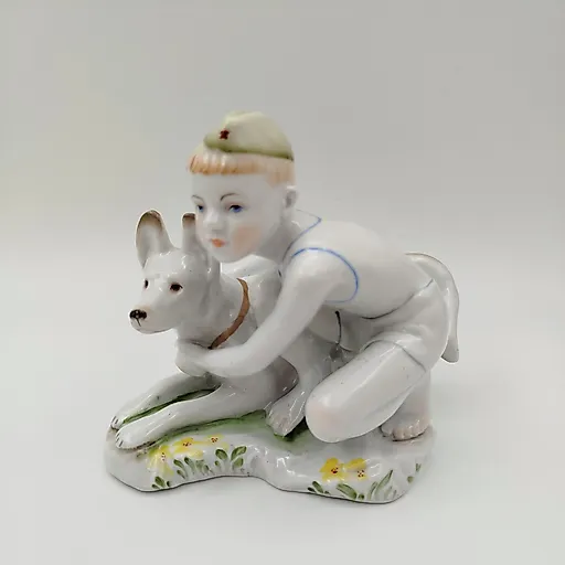 Фарфоровая статуэтка «Юный пограничник с собакой», ЛФЗ, СССР, 1950-е
