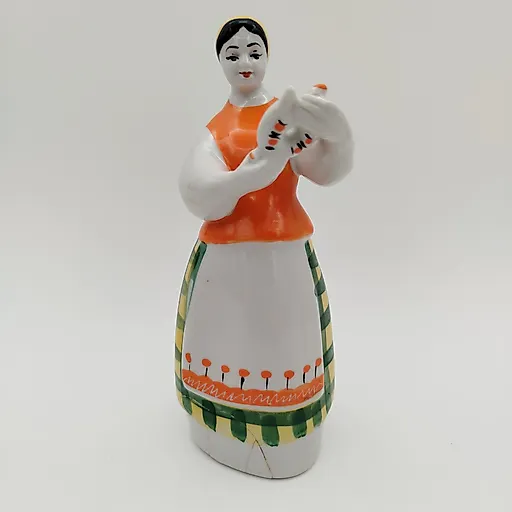 Фарфоровая статуэтка «Девушка с куманцом» (с кумганом), автор Н.Ф. Бобик, Полонский ЗХК, СССР, 1960-1980