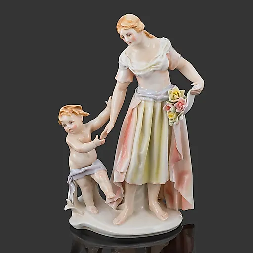 Статуэтка 'Девушка с ребенком' из фарфора, Karl Ens, Германия, 1920-1940 гг.