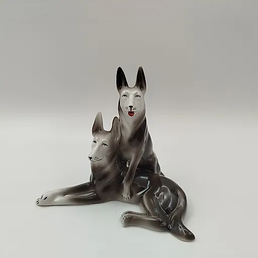 Статуэтка «Две овчарки» из фарфора, ДФЗ Вербилки, СССР, 1930-е
