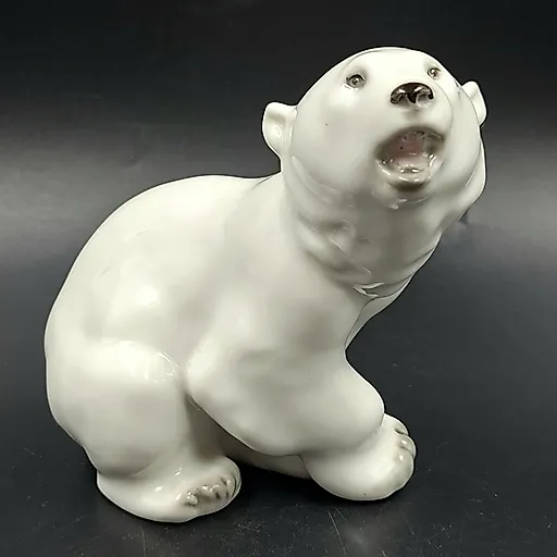 Фарфоровая статуэтка "Белый медведь" Б.Я. Воробьев, ЛФЗ, СССР, 1970-1990