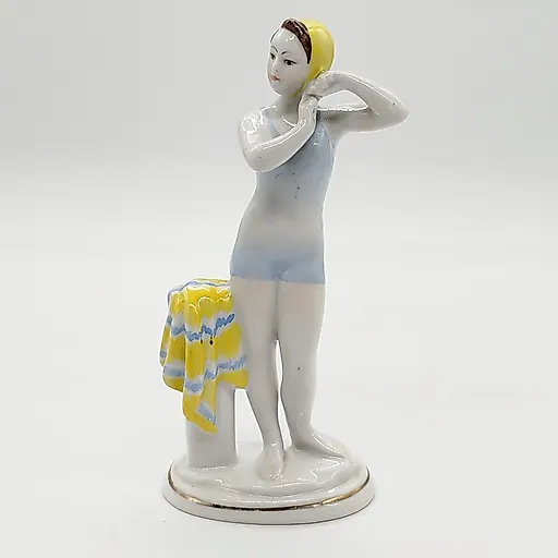 Фарфоровая статуэтка «Юная купальщица» ЛФЗ СССР 1960-е