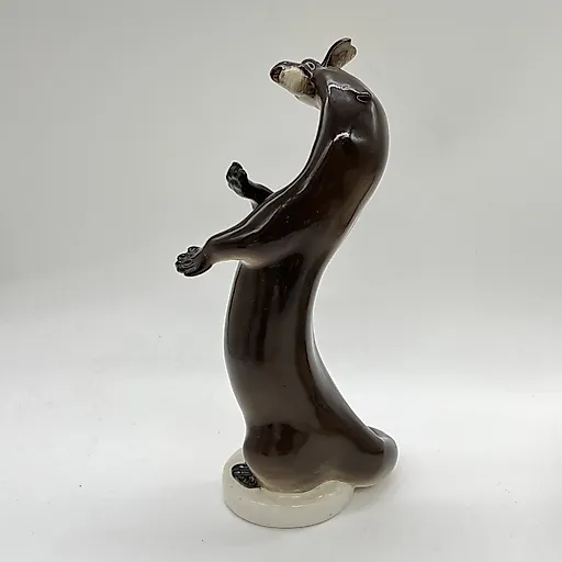 Фарфоровая статуэтка Выдра с рыбой, ЛФЗ, скульптор Б.Я. Воробьев, 1960-70 гг.