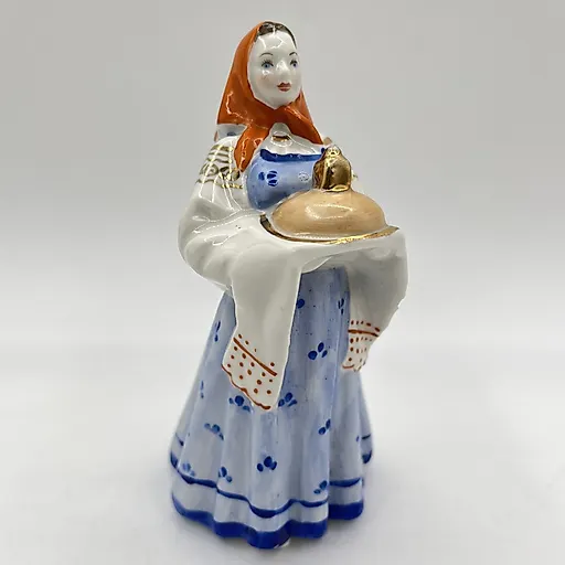 Фарфоровая статуэтка «Девушка с караваем», Дулёво, СССР, 1956