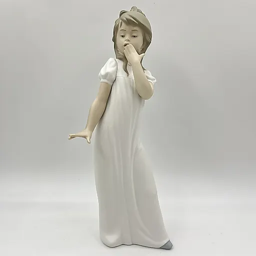 Фарфоровая статуэтка «Удивленная девочка» NAO Porcelain, Испания, 1970–1990 гг.