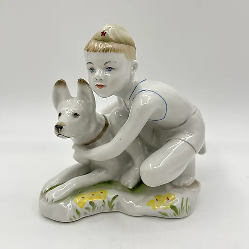 Фарфоровая статуэтка «Юный пограничник с собакой» ЛФЗ, СССР, 1960-1970-е