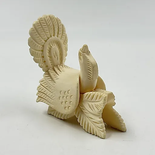 Советская резная статуэтка «Глухарь» из кости, 1980-1990 гг.
