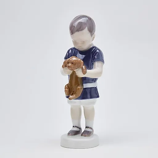 Фигурка "Мальчик с таксой" - View 2