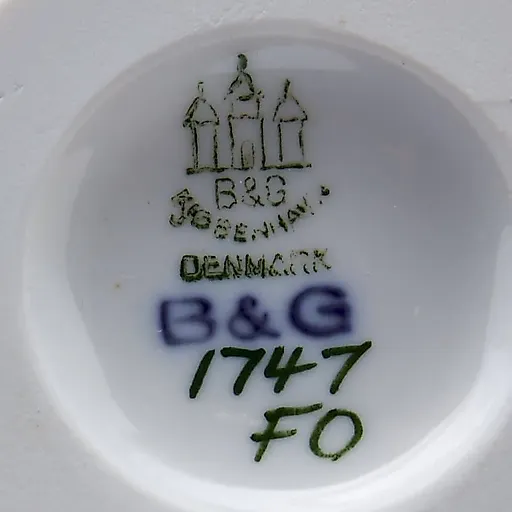 Фигурка "Мальчик с таксой" - View 7