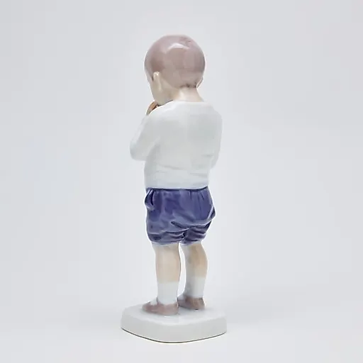 Фигурка "Петер - мальчик с яблоками" - View 8