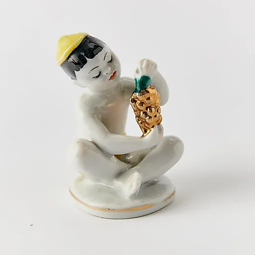 Узбекский мальчик с виноградом - View 2