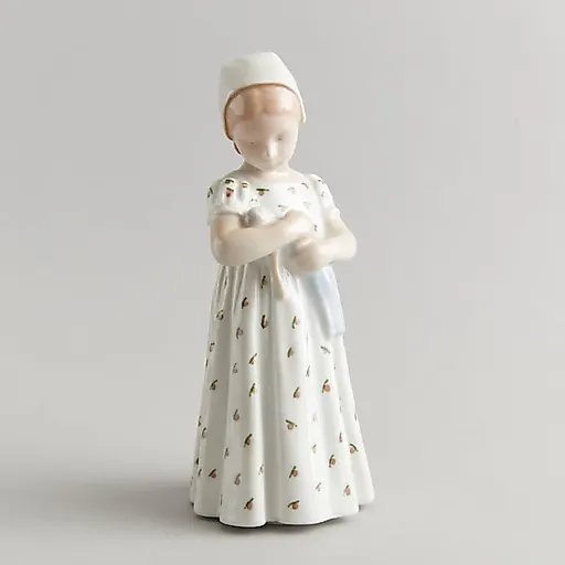 Статуэтка "Мари. Девочка с куклой" - View 2