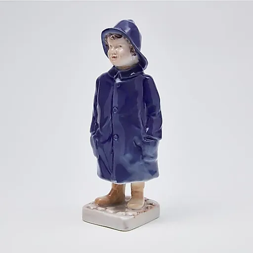 Мальчик в дождевике - View 5