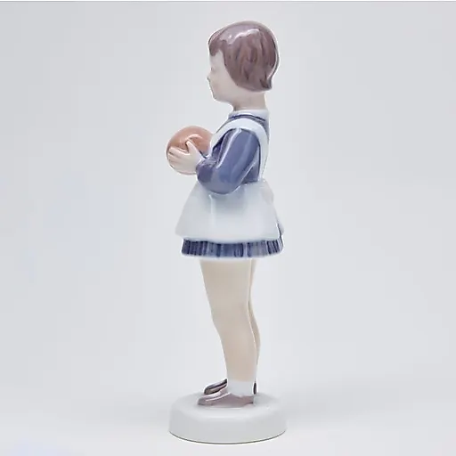 Девочка с мячом - View 5