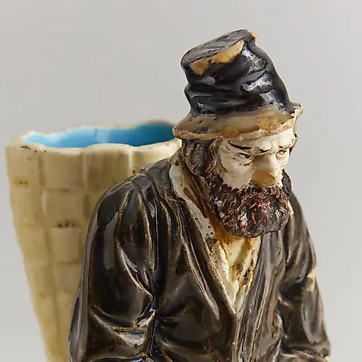 Редкая фаянсовая статуэтка - View 2