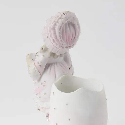 Девочка с яйцом - View 4