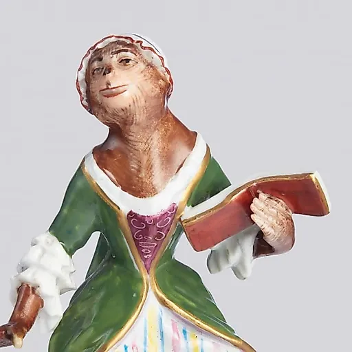 Обезьяна в зеленом платье с полосками - View 2