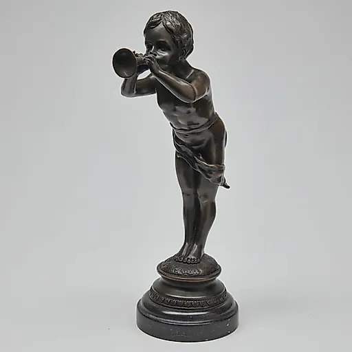 Мальчик играет на дудке - View 2