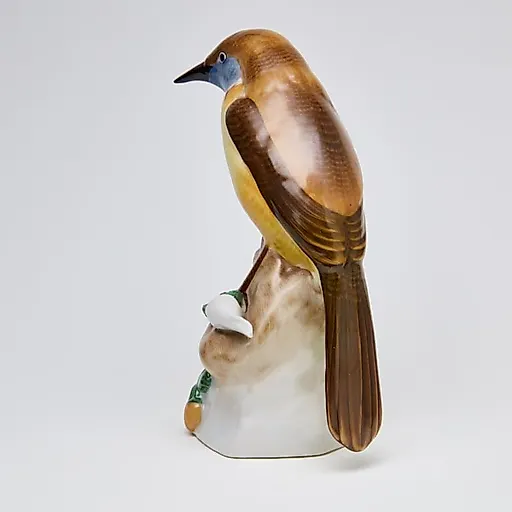 Птица на пьедестале с земляникой и редисом - View 3