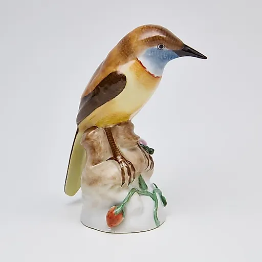 Птица на пьедестале с земляникой и редисом - View 5