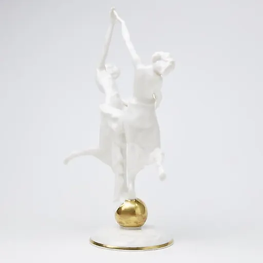 Статуэтка "Девушки на шаре" - View 3