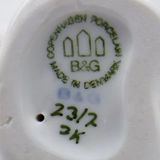 Фигурка "Девочка застегивает туфли" - View 9