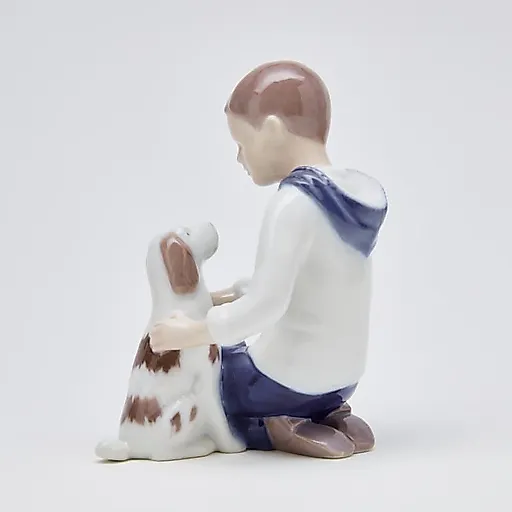 Фигурка "Мальчик моет собаку" - View 5