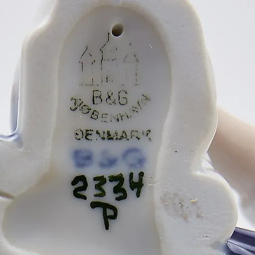 Фигурка "Мальчик моет собаку" - View 10