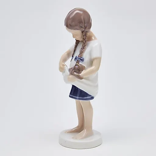 Фигурка "Девочка с котенком" - View 7